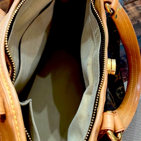 Louis Vuitton bow tie! They do not make anymore. I need a big one. Message me - Picture 1 of 3